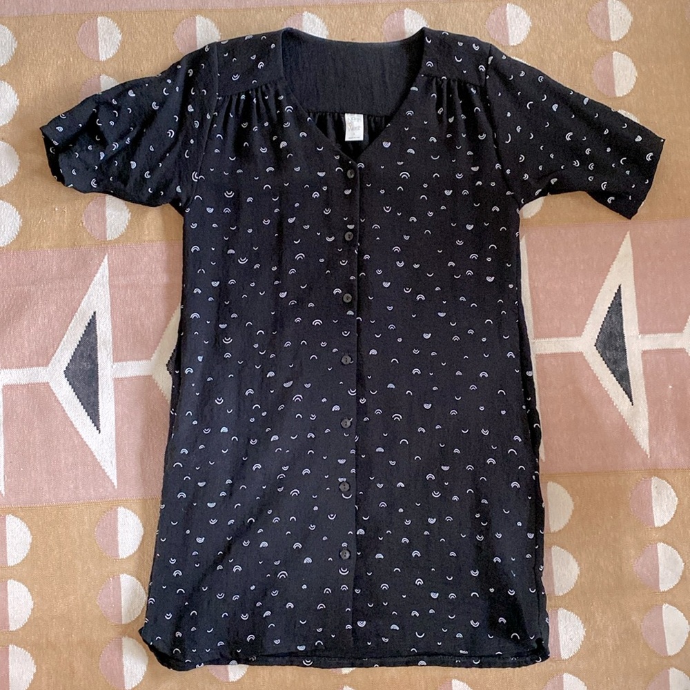Button front v-neck dresss by North of West, size Small